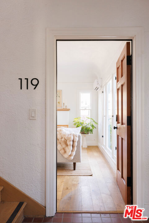 https://media.crmls.org/mediaz/9f800740-7728-4e50-a072-ca4026f6df89.jpg?preset=X-Large