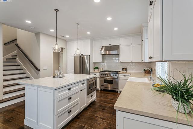43150 Calle Familia, Fremont CA: https://media.crmls.org/mediaz/9f8041b4-586f-4b46-b5d9-d36b968955fc.jpg