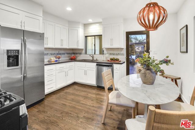 3838 Buena Park Drive, Studio City CA: https://media.crmls.org/mediaz/9f80674c-215b-4334-b055-a83702c99804.jpg