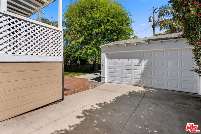 8420 Bleriot Avenue, Los Angeles CA: https://media.crmls.org/mediaz/9f81a62c-8731-4b9d-88ff-acbc944bbd3d.jpg