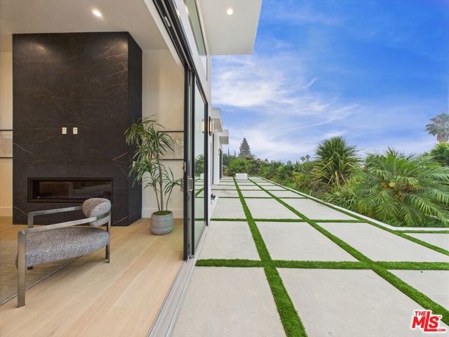 4637 Dunas Lane, Tarzana CA: https://media.crmls.org/mediaz/9f81b215-5bd5-4e21-8c73-224a3febc394.jpg