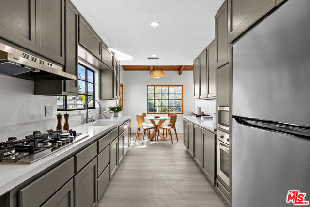 2446 Colby Avenue, Los Angeles CA: https://media.crmls.org/mediaz/9f81bb19-8ab0-4a34-b953-f58728a73626.jpg