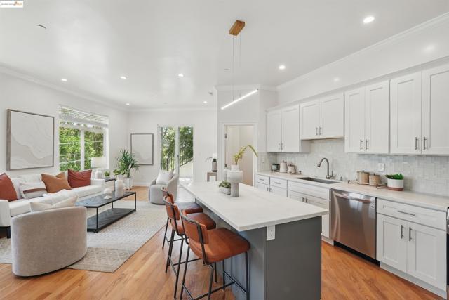 5915 Balboa Dr, Oakland CA: https://media.crmls.org/mediaz/9f81c1a7-1b33-49a1-b528-30c78f2f3695.jpg
