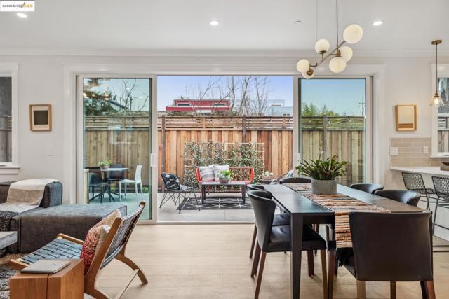 2312 Eighth St, Berkeley CA: https://media.crmls.org/mediaz/9f826a79-fbe2-4651-8614-0b7cb4598582.jpg