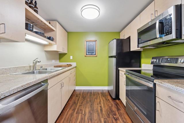 425 W Beech Street, San Diego CA: https://media.crmls.org/mediaz/9f82c7ef-78bf-4ca4-a4ac-e3bc5c6f148c.jpg