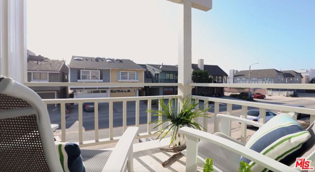 3950 Ocean Drive photo 4