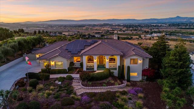 4116 Ashford Circle, Hollister CA: https://media.crmls.org/mediaz/9f830847-4d20-4581-b575-e74711c605b6.jpg