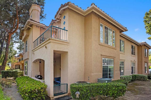 18515 Caminito Pasadero, San Diego CA: https://media.crmls.org/mediaz/9f831c59-e975-4635-b3b5-40664ffdbbad.jpg