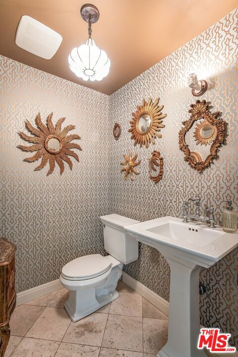 11982 Brentridge Lane, Los Angeles CA: https://media.crmls.org/mediaz/9f832814-29f7-4bd5-b7aa-8edc903354d1.jpg