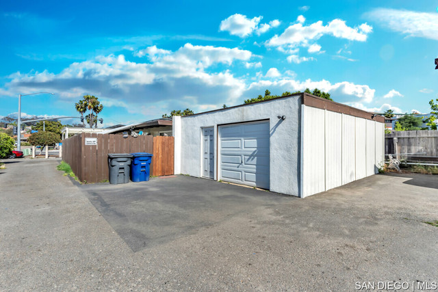 157 59 Natal WAY, Vista CA: https://media.crmls.org/mediaz/9f83303e-0a90-4c7e-9016-2b54e6f9a3bb.jpg