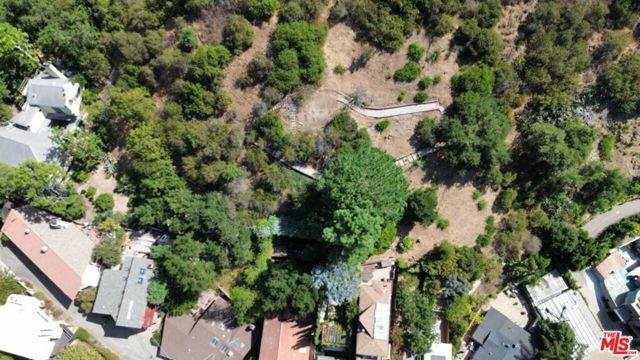 1617 N Langtry Lane, Los Angeles CA: https://media.crmls.org/mediaz/9f83bd2d-23ac-433f-86ad-926a1e32ee06.jpg