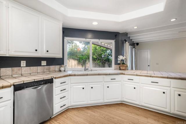 Detail Gallery Image 8 of 32 For 1729 Gascony Rd, Encinitas,  CA 92024 - 3 Beds | 2 Baths