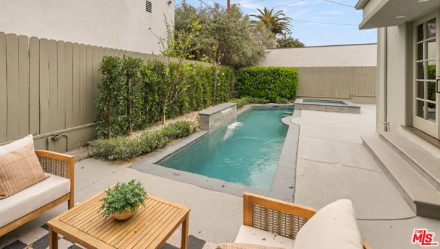515 N Crescent Heights Boulevard, Los Angeles CA: https://media.crmls.org/mediaz/9f840bcf-6c1a-4dc9-8e70-22d66bad9bda.jpg