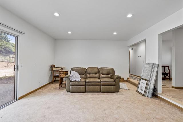 9355 Canyon Oak Road, Salinas CA: https://media.crmls.org/mediaz/9f847ff1-21b1-4c7f-8bf2-4a2f68b21fe5.jpg