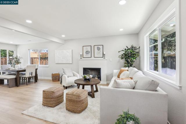 562 Swallow Dr, Livermore CA: https://media.crmls.org/mediaz/9f84f4ea-cc21-4f83-930f-25c9715a875a.jpg