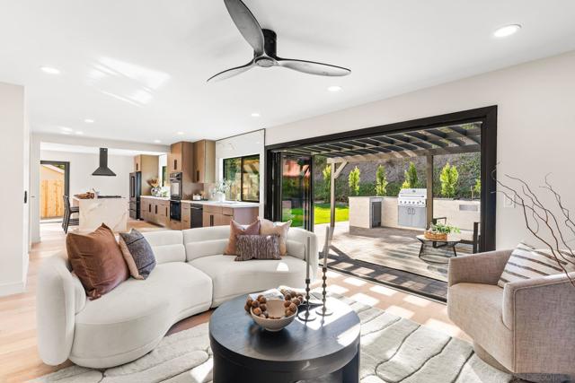 13334 Barbados Way, Del Mar CA: https://media.crmls.org/mediaz/9f85ab7d-522e-415b-a370-f03f8161905c.jpg