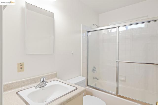 3802 Shafter Ave, Oakland CA: https://media.crmls.org/mediaz/9f87ab67-b8f1-472a-b3ec-e70b0f7c0dca.jpg