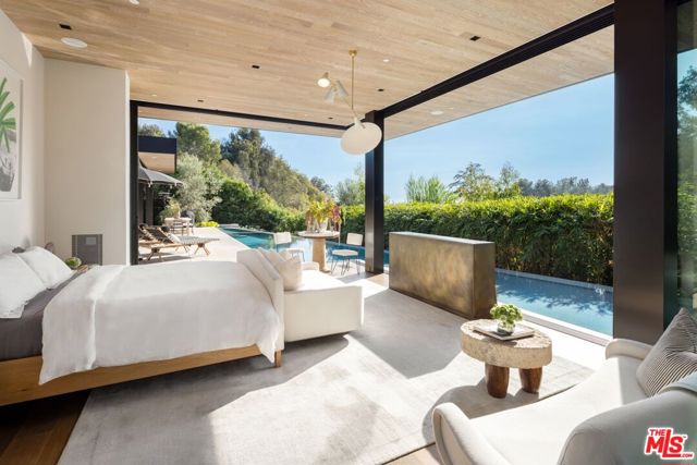 1335 Carla Lane, Beverly Hills CA: https://media.crmls.org/mediaz/9f883a86-4fbf-4285-8bbb-04fdcc89bfeb.jpg