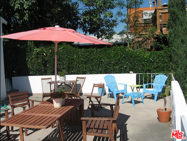 975 Lucile Avenue, Los Angeles CA: https://media.crmls.org/mediaz/9f88421b-bede-431a-813b-56b83b6687ee.jpg