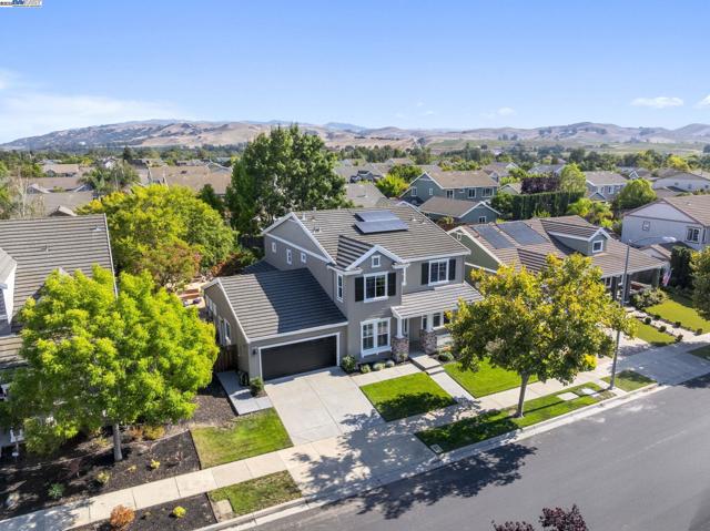 1037 Lexington Way, Livermore CA: https://media.crmls.org/mediaz/9f8885a0-2d1e-4f32-9b71-dbb605207a2d.jpg