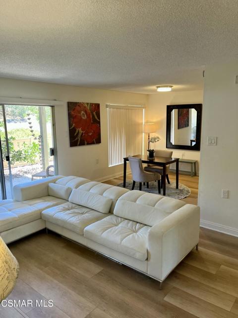 788 Pinetree Circle, Thousand Oaks CA: https://media.crmls.org/mediaz/9f89a7b9-8e20-4258-a1fb-689a8eff8247.jpg