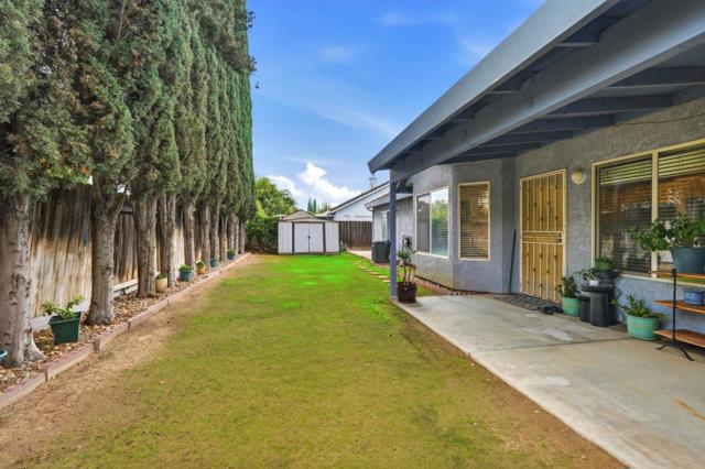 1883 College Greens Drive, Los Banos CA: https://media.crmls.org/mediaz/9f8a54bc-a284-4d8a-83f9-dfe5a5eeffb2.jpg
