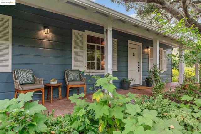 5550 Snake Road, Oakland CA: https://media.crmls.org/mediaz/9f8a74e5-9a2c-445c-a055-673198124464.jpg