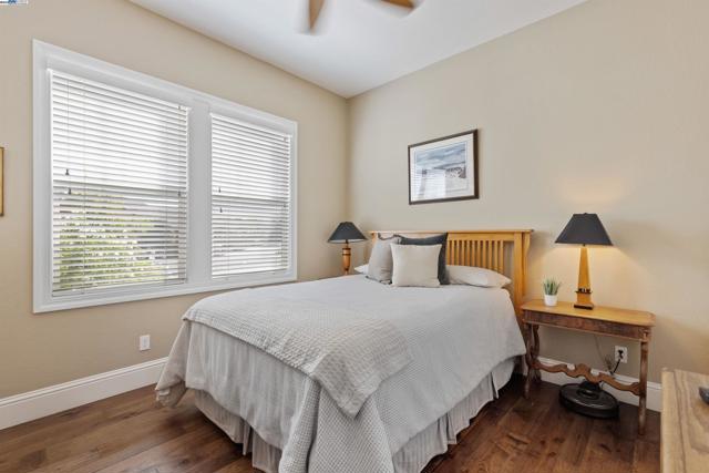 2062 Reserva Ct, Brentwood CA: https://media.crmls.org/mediaz/9f8aba15-7c61-467d-96ca-fbb0c85fbe13.jpg