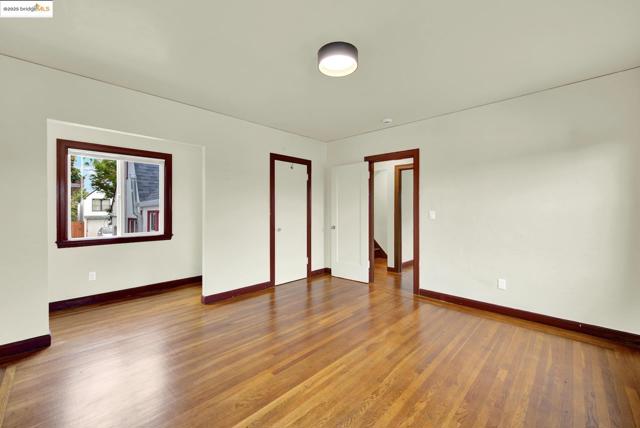 971 34Th St, Richmond CA: https://media.crmls.org/mediaz/9f8abc97-4e84-4fe5-8145-fc8057dee93e.jpg