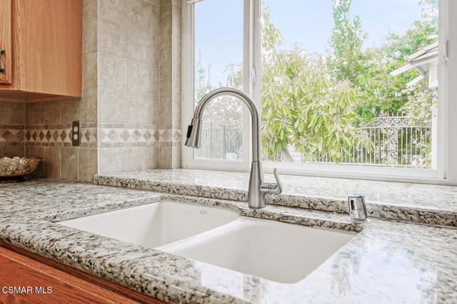 2111 Peak Place, Thousand Oaks CA: https://media.crmls.org/mediaz/9f8b279d-2ec7-4100-b7e3-f34bd4dfeee9.jpg