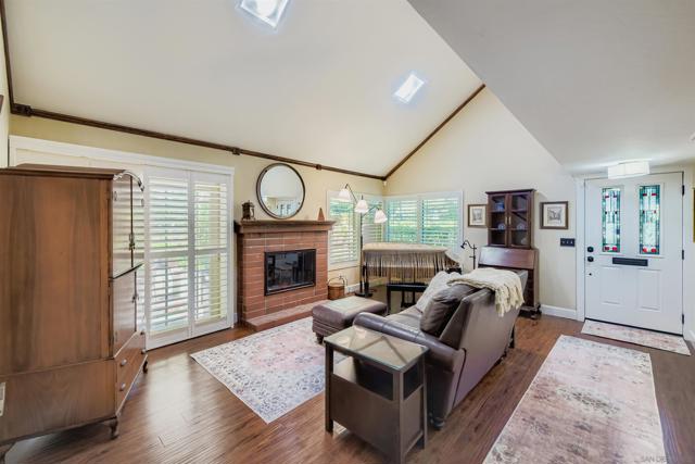 5150 Abuela Dr, San Diego CA: https://media.crmls.org/mediaz/9f8b6dc2-6642-4585-a3e2-609fd4f7f69d.jpg