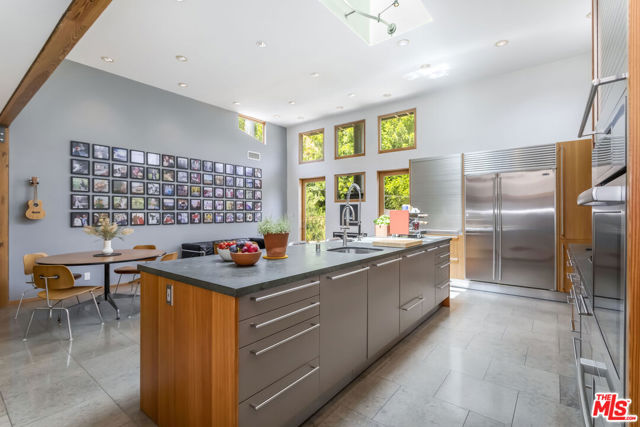 8631 Allenwood Road, Los Angeles CA: https://media.crmls.org/mediaz/9f8b99dd-61b7-4bac-ae8b-9743075fb8a2.jpg
