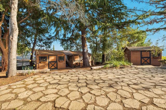 711 W California Way, Redwood City CA: https://media.crmls.org/mediaz/9f8be36b-a679-4b97-9ed0-f5ab4d532217.jpg