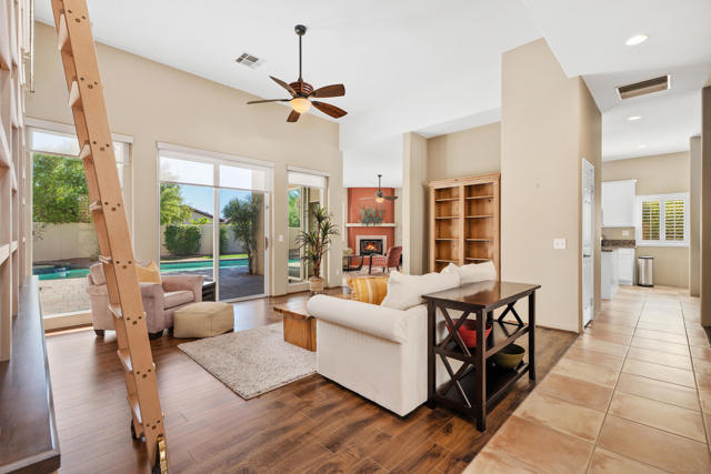 42 Marricopa Court, Palm Desert CA: https://media.crmls.org/mediaz/9f8bf089-0e2d-44fa-86af-1cfb9f94930b.jpg