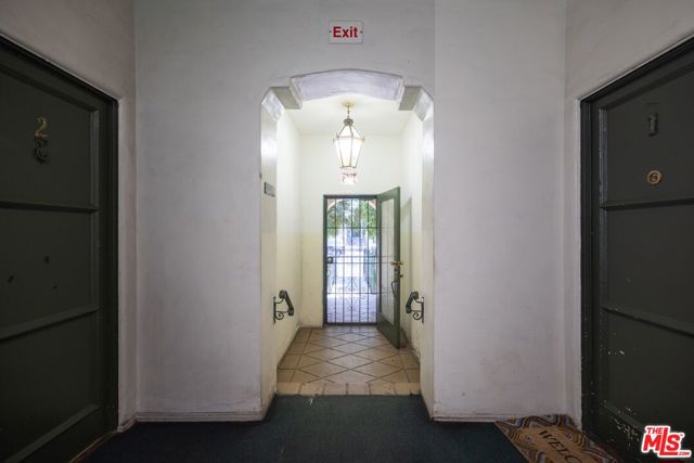 1151 N Kingsley Drive, Los Angeles CA: https://media.crmls.org/mediaz/9f8c0fe1-f9d9-4697-9761-d7b0cb7603b9.jpg