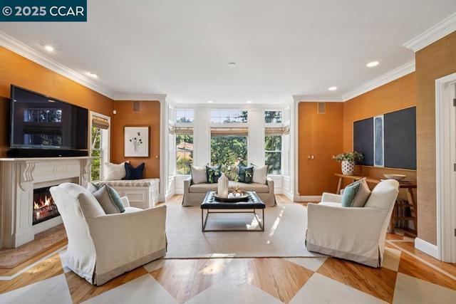 231 Sundown Ter, Orinda CA: https://media.crmls.org/mediaz/9f8c2005-a590-446d-a44d-889937a6fc3b.jpg