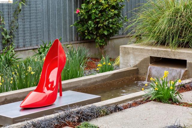 2 Gravatt Drive, Berkeley CA: https://media.crmls.org/mediaz/9f8c216d-6ca0-4971-a1cc-5a2459f18782.jpg