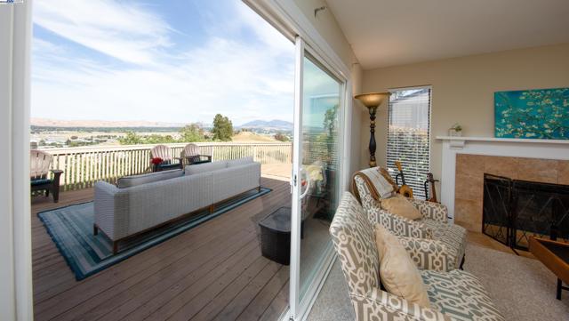 2617 Star Tree Ct., Martinez CA: https://media.crmls.org/mediaz/9f8c6fd9-1b78-4bcb-a5c5-1fb6ecf22e31.jpg