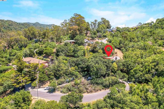21 Red Rock Way, San Rafael CA: https://media.crmls.org/mediaz/9f8c8f8f-ea67-400d-90b9-b5a35bdc6b38.jpg