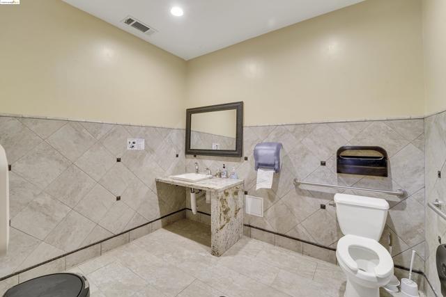 Image 17 of 40 For 8091 Balfour Rd