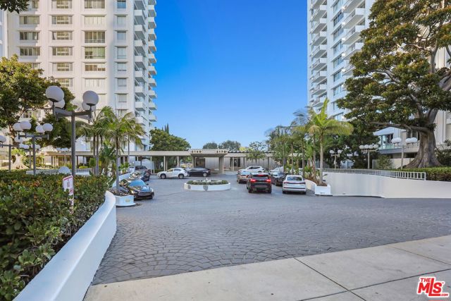 2170 Century Parkway, Los Angeles CA: https://media.crmls.org/mediaz/9f8cf878-ba2f-4bb3-a8b1-99f719b2f672.jpg