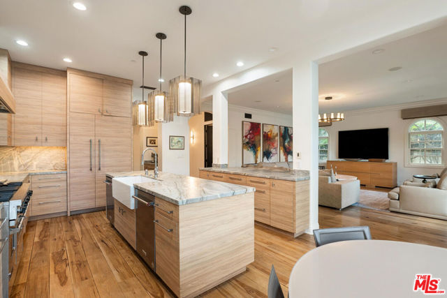 327 22nd Street, Santa Monica CA: https://media.crmls.org/mediaz/9f8da67a-6662-429b-96c9-b72102561a20.jpg