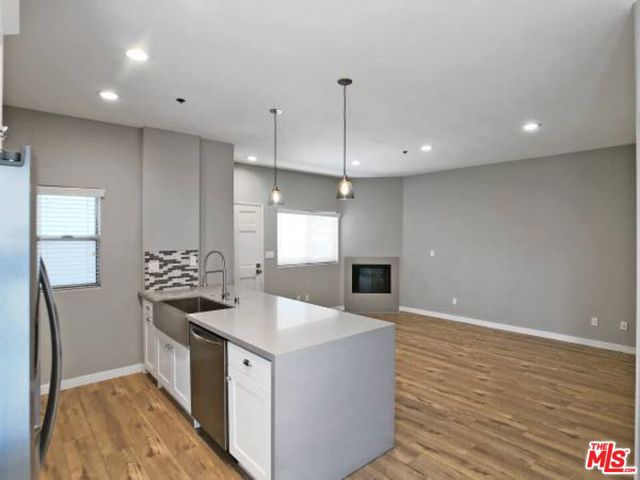 10560 SANTA MONICA, Los Angeles CA: https://media.crmls.org/mediaz/9f8ddad2-aa83-43bd-a466-3f14887dd024.jpg