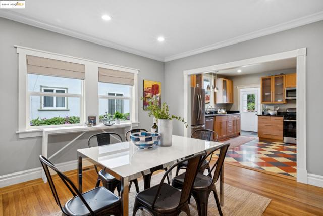 1193 64Th St, Oakland CA: https://media.crmls.org/mediaz/9f8e9909-734f-450f-ac00-8819e245438e.jpg