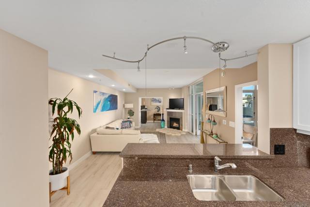 850 Beech St, San Diego CA: https://media.crmls.org/mediaz/9f8ed3fd-a0a5-4125-ad48-3c3f80c32cc1.jpg