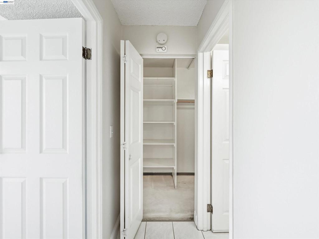 https://media.crmls.org/mediaz/9f8ede97-d430-4094-a7cb-2918da5f144c.jpg?preset=X-Large