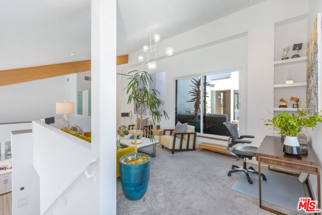 18 Union Jack Street, Marina del Rey CA: https://media.crmls.org/mediaz/9f8f2eef-0059-4318-981a-149b6c16a4c5.jpg
