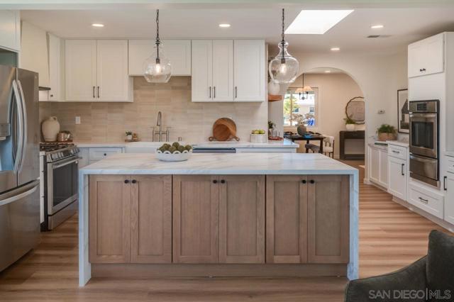 4439 Limerick Way, San Diego CA: https://media.crmls.org/mediaz/9f8f3966-d3c4-4c5c-aca4-c06cb08d5092.jpg