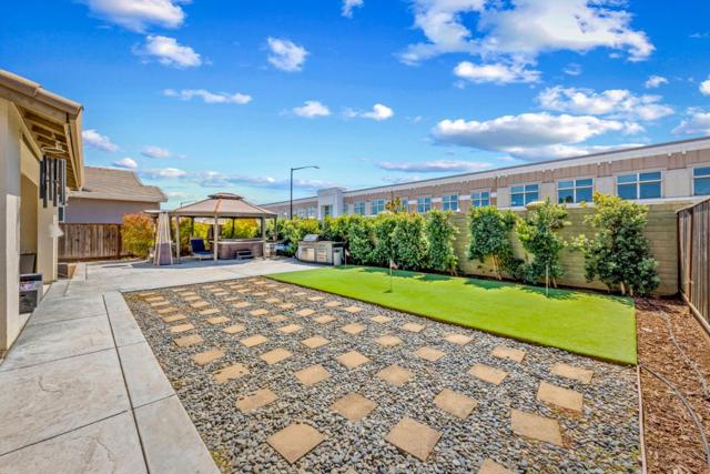 9850 Bobcat Court, Gilroy CA: https://media.crmls.org/mediaz/9f8f7926-b922-4a09-8e02-0c981dd681fa.jpg