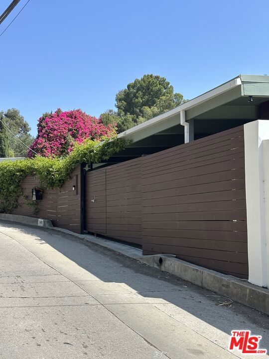 7460 Woodrow Wilson Drive, Los Angeles CA: https://media.crmls.org/mediaz/9f8fa891-2523-4962-bdae-b0afcd31734e.jpg